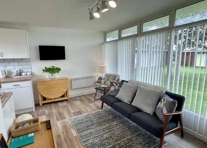 197 Broadside Holiday Chalet Near Broads & Beaches